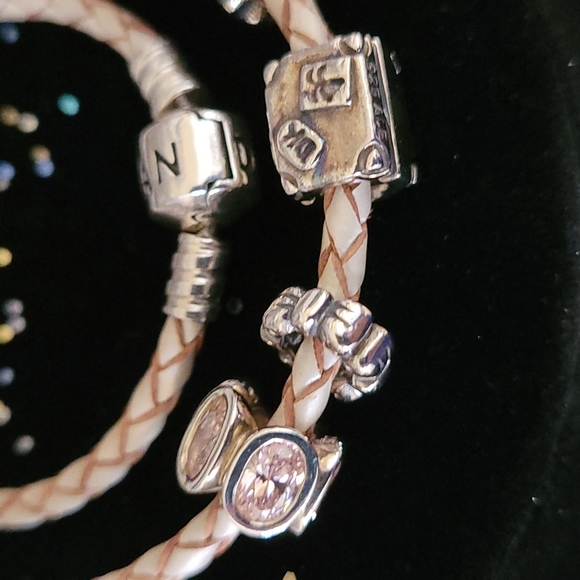 🩷PANDORA! ‘Authentic! Like NEW! Leather Bracelet/Necklace w/5 Pandora Charms! 💕 - Picture 2 of 4